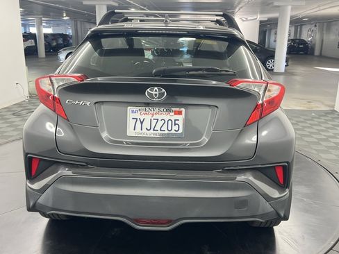 Used 2018 Toyota C-HR XLE image 6