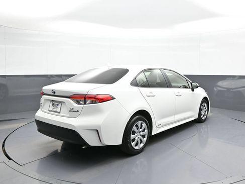 Certified 2024 Toyota Corolla LE AWD/4WD image 6