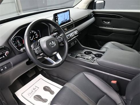 Used 2025 Honda Pilot Touring image 18
