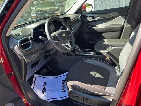 Used 2025 Chevrolet TrailBlazer LT w/ Convenience Package FWD image 13