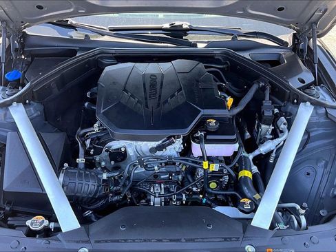 Used 2025 Genesis G70 2.5T image 31