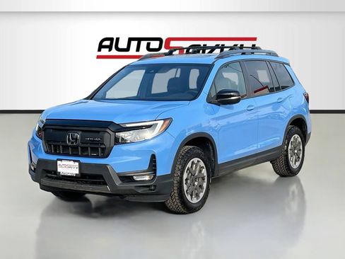 Used 2025 Honda Passport TrailSport image 3