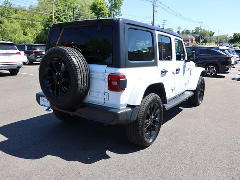 Used 2023 Jeep Wrangler Unlimited Sahara AWD/4WD image 7