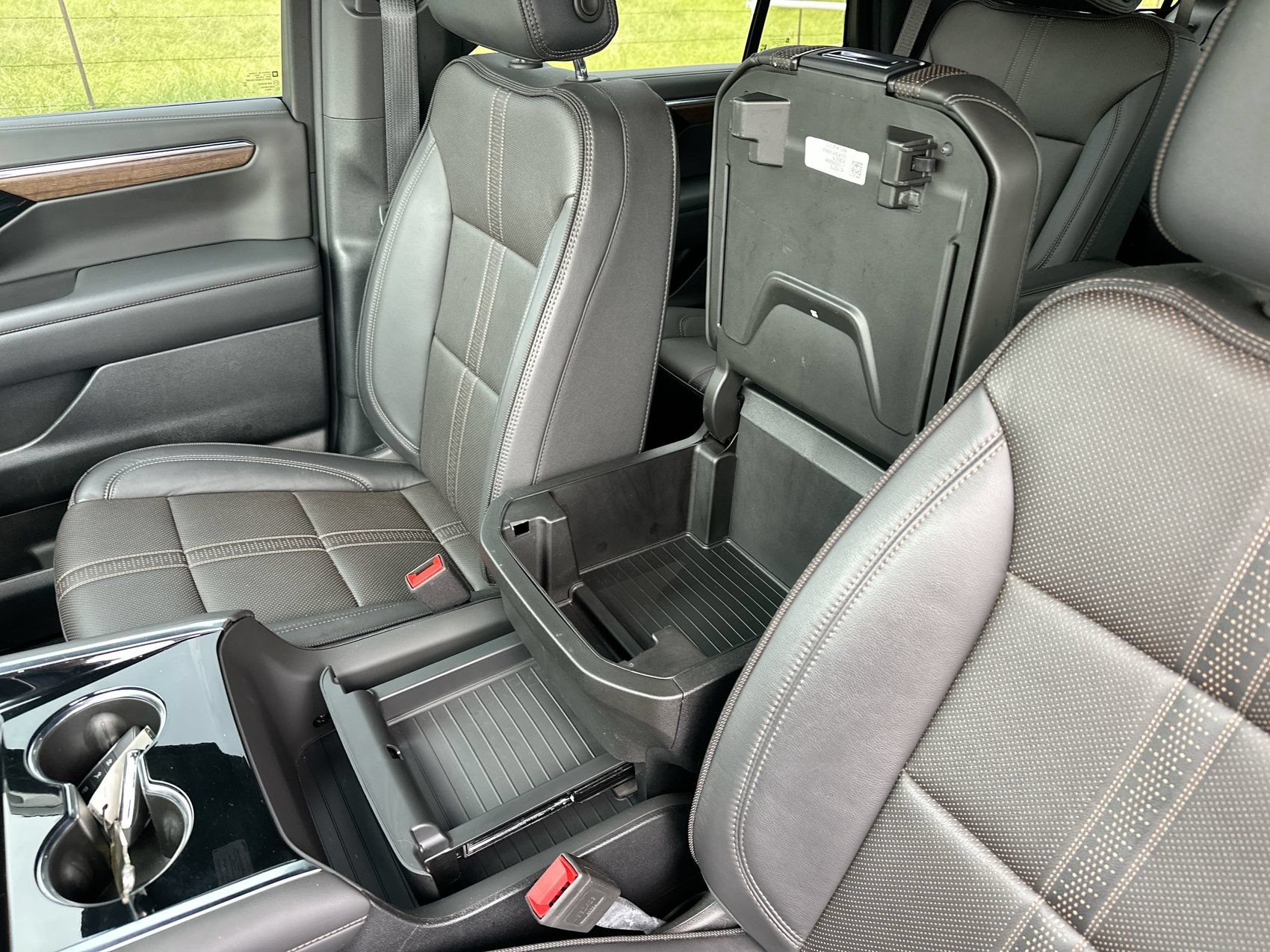 Used 2025 Chevrolet Tahoe High Country AWD/4WD image 23