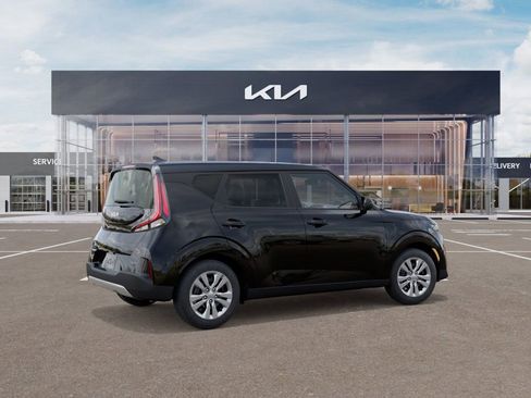 Used 2025 Kia Soul LX FWD image 6