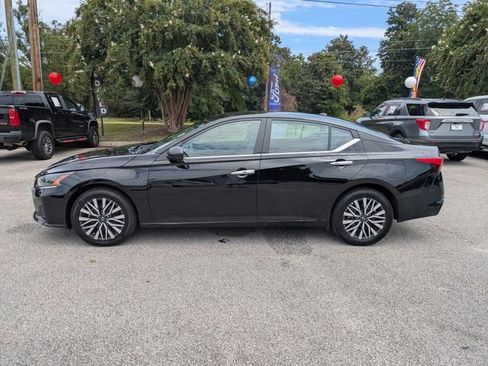 Used 2025 Nissan Altima 2.5 SV AWD/4WD image 6