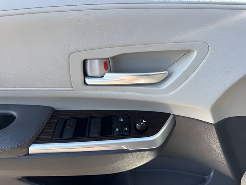 Used 2024 Toyota Sienna XLE image 28