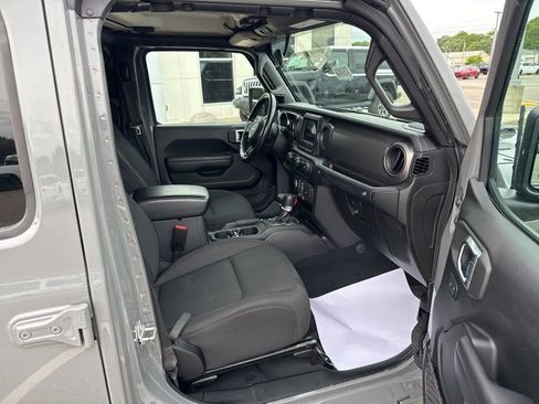 Used 2022 Jeep Wrangler Unlimited Sport AWD/4WD image 12