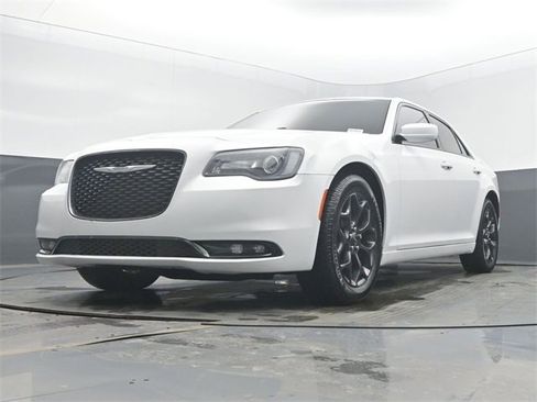 Used 2019 Chrysler 300 S image 46