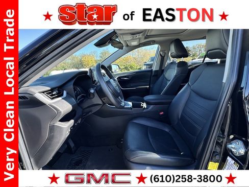 Used 2022 Toyota RAV4 XLE Premium image 17