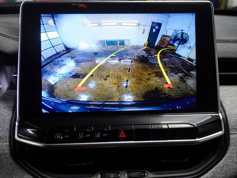 Used 2023 Jeep Compass Latitude image 14