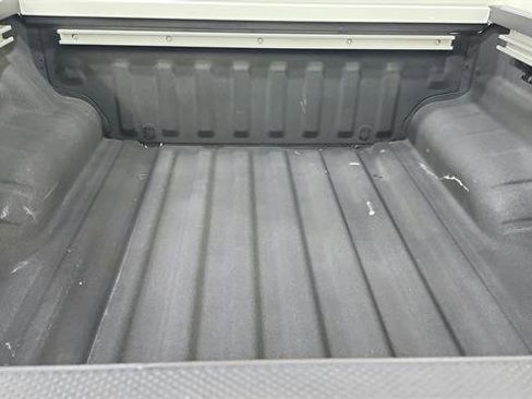 Certified 2025 Nissan Frontier SV w/ SV Convenience Package RWD image 10