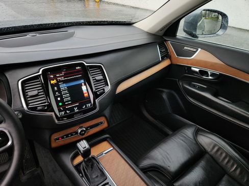 Used 2016 Volvo XC90 T6 Inscription w/ Vision Package AWD/4WD image 11