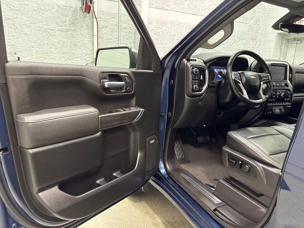 Used 2021 Chevrolet Silverado 1500 LTZ w/ Technology Package AWD/4WD image 15