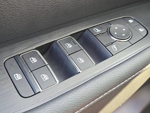 Used 2025 Nissan Armada SV AWD/4WD image 30