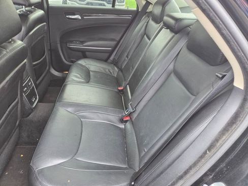 Used 2016 Chrysler 300 Limited w/ Driver Convenience Group image 9