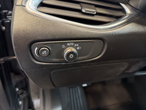 Used 2020 Chevrolet Malibu LT image 15