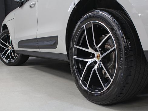Used 2025 Porsche Macan w/ Premium Package Plus AWD/4WD image 20
