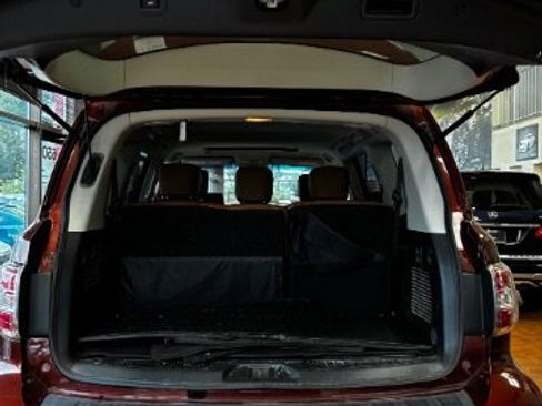 Used 2017 Nissan Armada Platinum w/ Interior Lighting Package RWD image 11