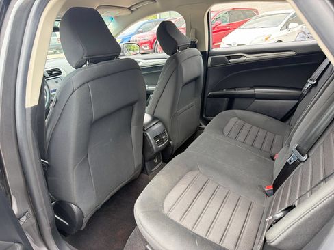 Used 2020 Ford Fusion SE FWD image 19