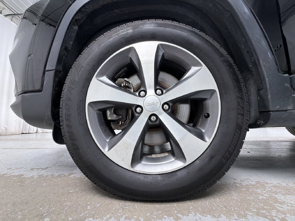 Used 2021 Jeep Cherokee Limited AWD/4WD image 14