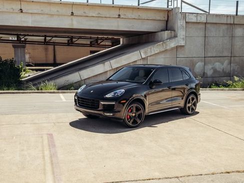 Used 2016 Porsche Cayenne Turbo AWD/4WD image 34