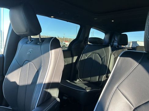New 2026 Chrysler Pacifica Limited w/ S Appearance Package image 14