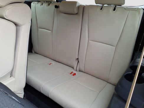 Used 2021 Toyota Highlander XLE AWD/4WD image 14