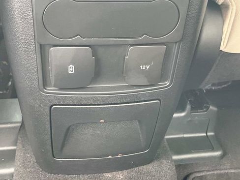 Used 2023 Ford Explorer XLT image 23