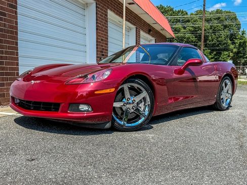 Used 2007 Chevrolet Corvette Coupe w/ Preferred Equipment Group RWD image 2