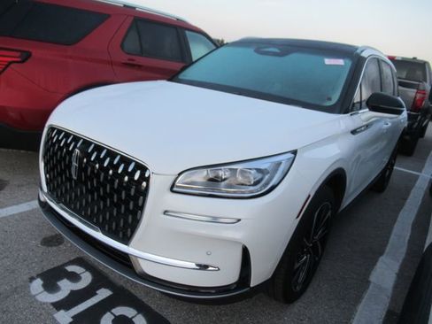 Used 2024 Lincoln Corsair Reserve w/ Equipment Group 201A AWD/4WD image 3