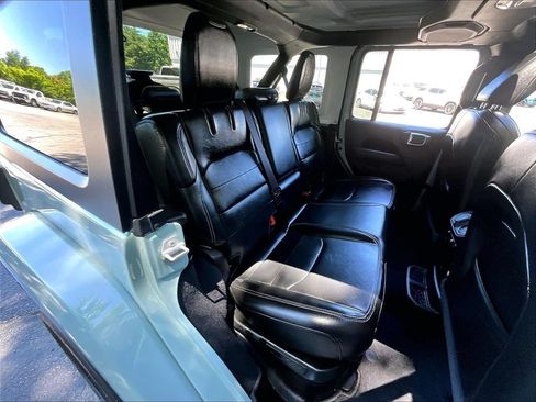 Used 2023 Jeep Wrangler Unlimited Sahara AWD/4WD image 15