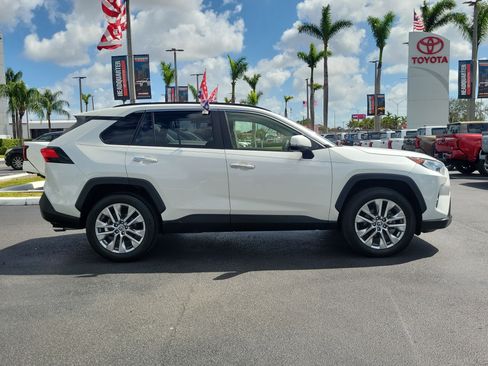 Used 2021 Toyota RAV4 Limited image 13