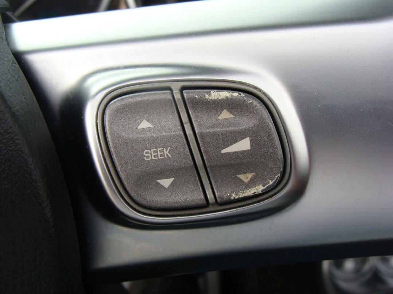 Used 2004 Chevrolet SSR w/ Preferred Equipment Group RWD image 14