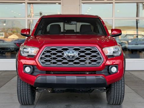 Certified 2021 Toyota Tacoma TRD Off-Road w/ Technology Package AWD/4WD image 4