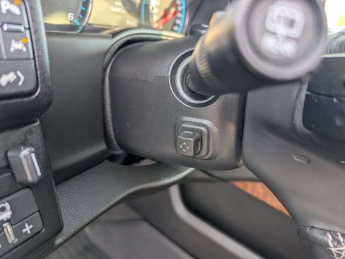 Used 2019 Chevrolet Suburban Premier image 16