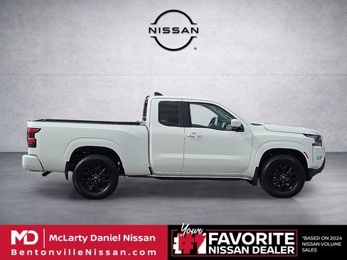 Used 2024 Nissan Frontier SV w/ SV Convenience Package AWD/4WD image 6