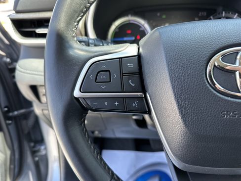 Used 2022 Toyota Highlander XLE FWD image 19