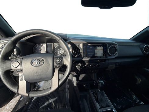 Used 2017 Toyota Tacoma TRD Sport image 24