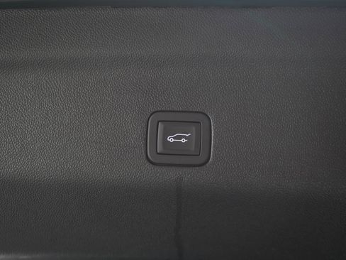 Used 2025 Chevrolet Tahoe Z71 AWD/4WD image 11