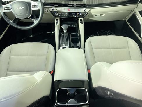 Certified 2024 Kia Telluride EX w/ EX Captain's Chair Package FWD image 23