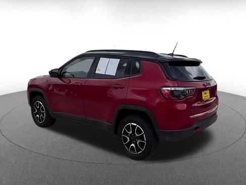 Used 2025 Jeep Compass Trailhawk AWD/4WD image 7