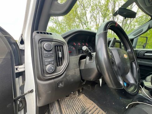 Used 2022 Chevrolet Silverado 2500 Custom w/ Custom Convenience Package AWD/4WD image 15