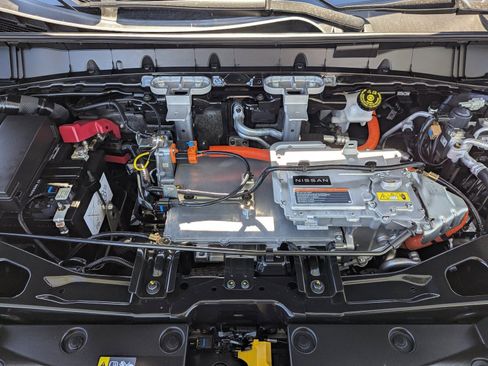 New 2026 Nissan Leaf Platinum+ w/ Cargo Package (Platinum+) image 11