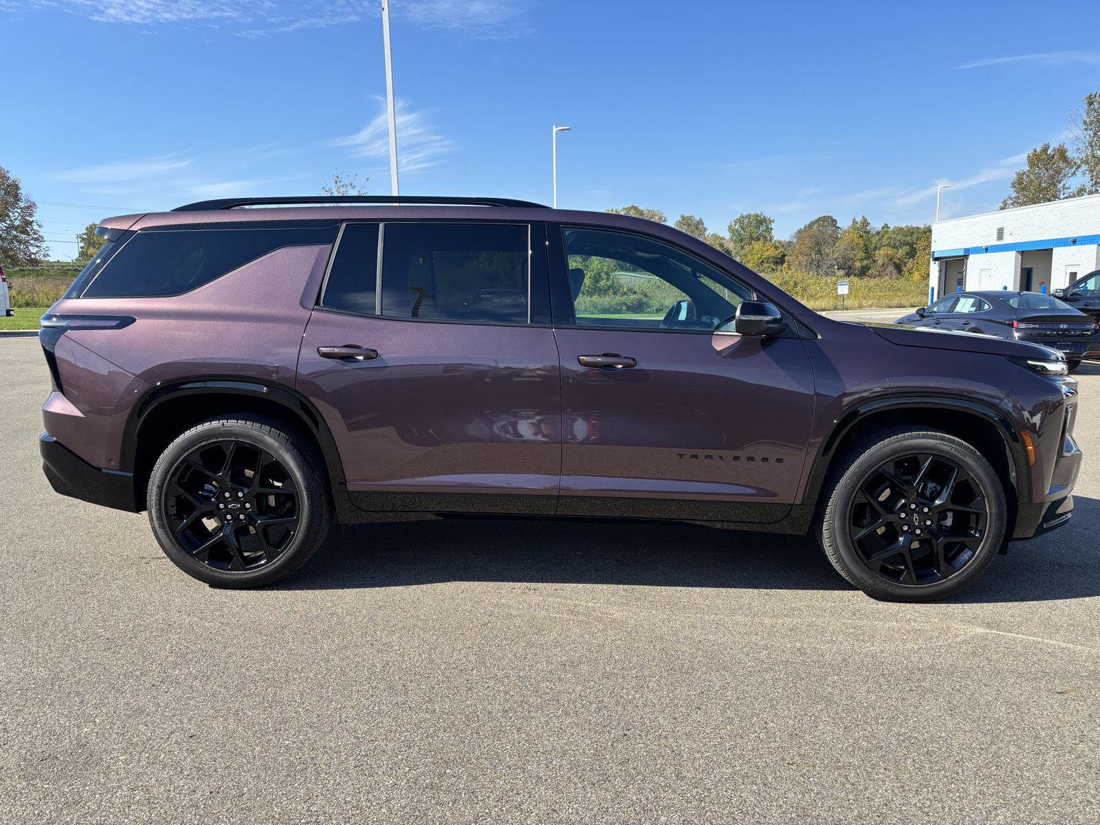 Used 2024 Chevrolet Traverse RS FWD image 4