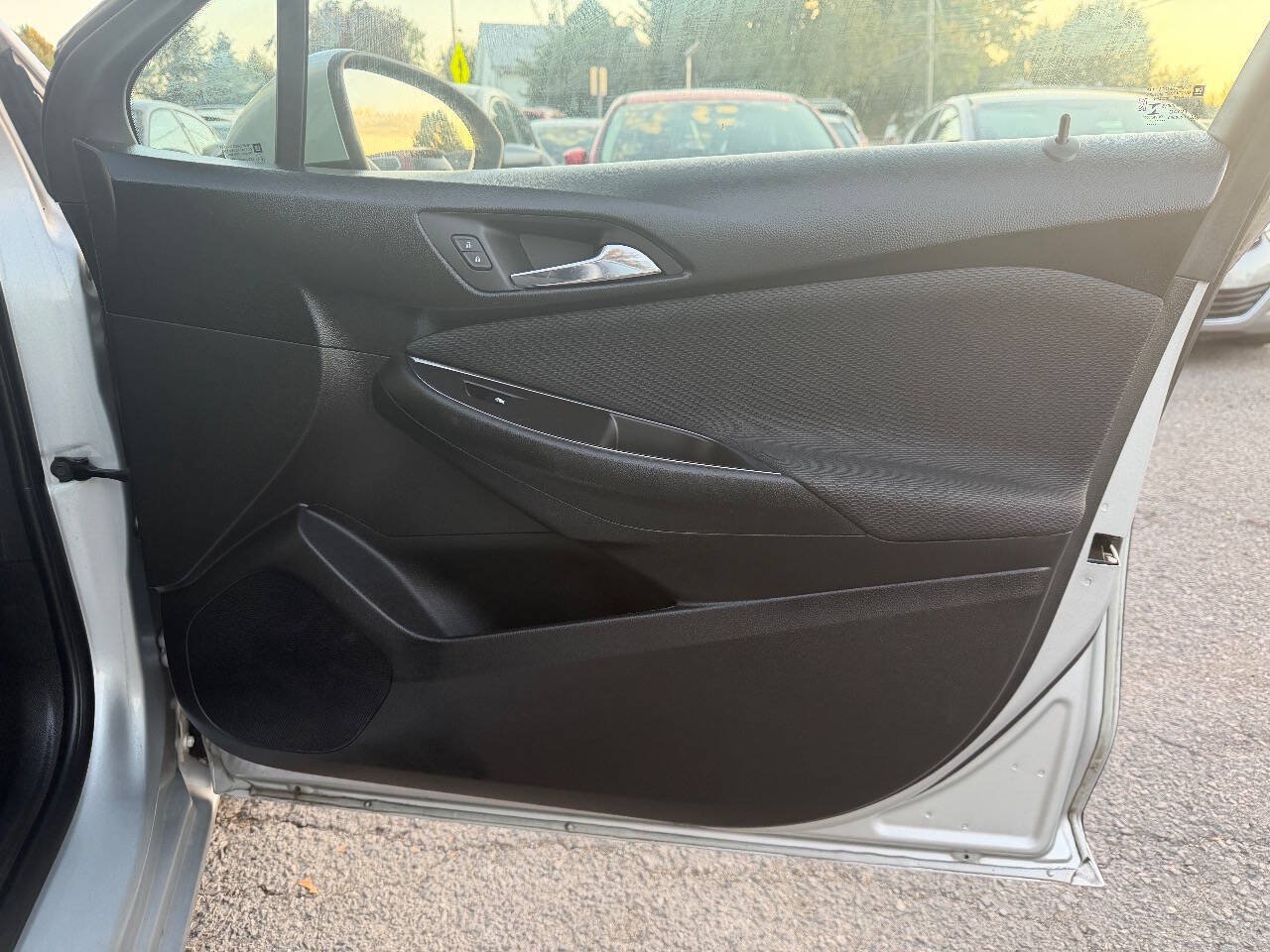 Used 2017 Chevrolet Cruze LS FWD image 17