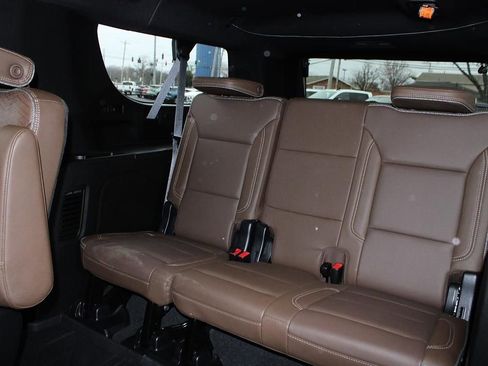 Used 2023 Chevrolet Suburban High Country image 49