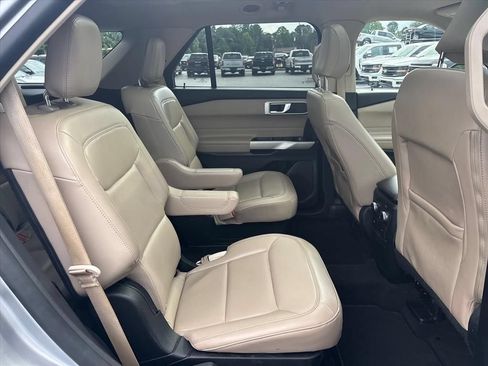 Used 2022 Ford Explorer XLT AWD/4WD image 14