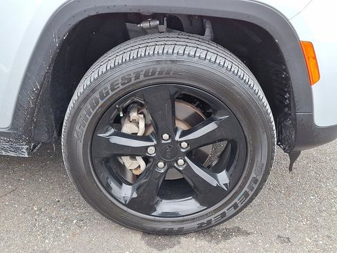 Used 2023 Jeep Grand Cherokee Altitude image 9