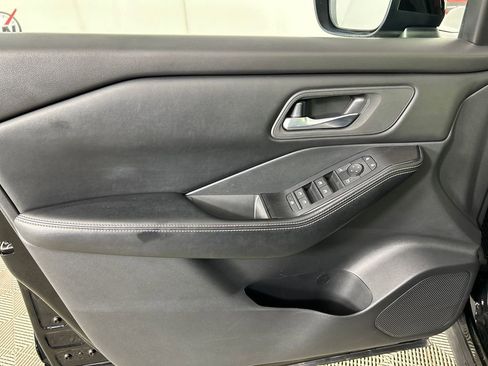 Used 2024 Nissan Rogue SV FWD image 11